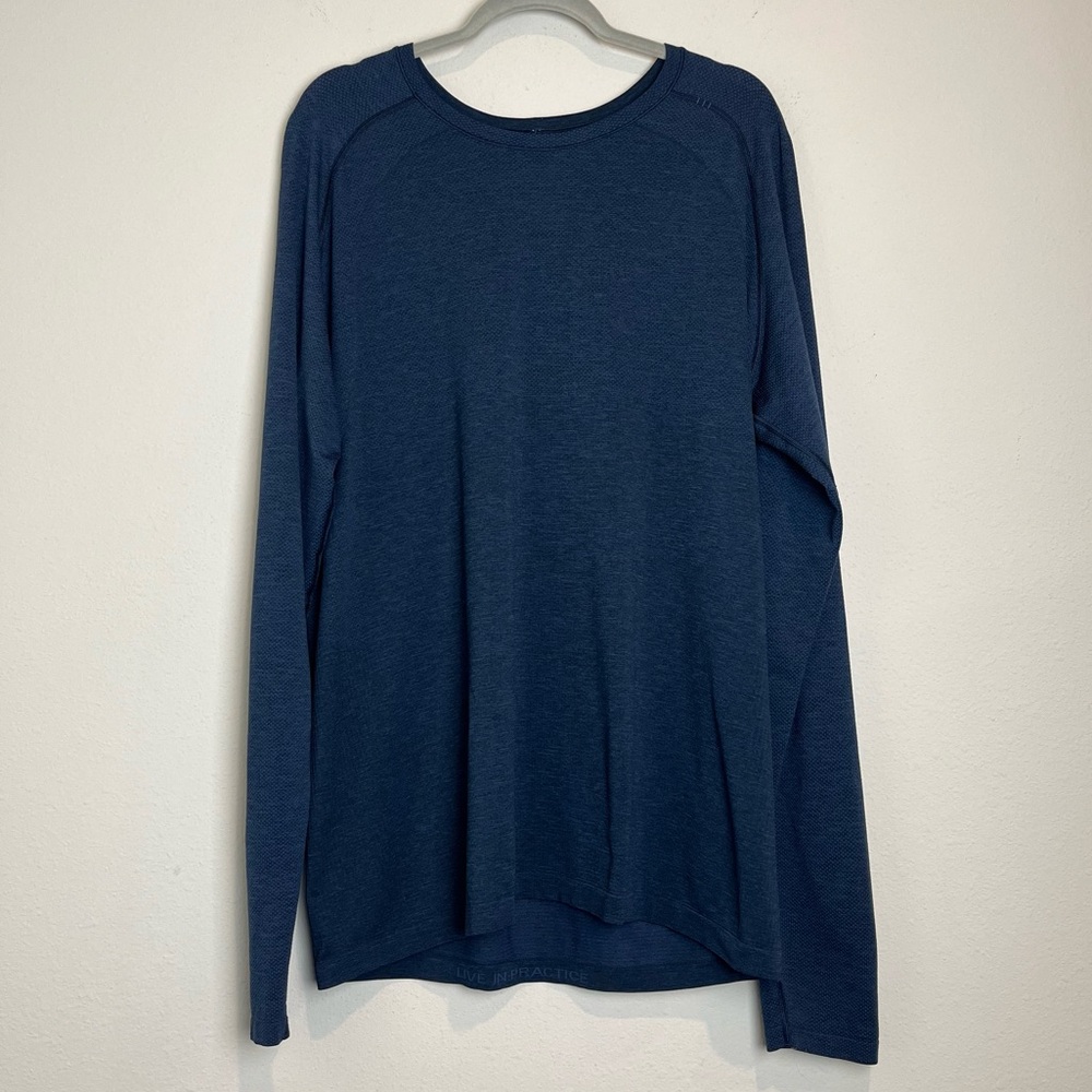Lululemon Men’s Metal Vent Tech Long Sleeve 2.0 Mineral Blue / True Navy Size XL
